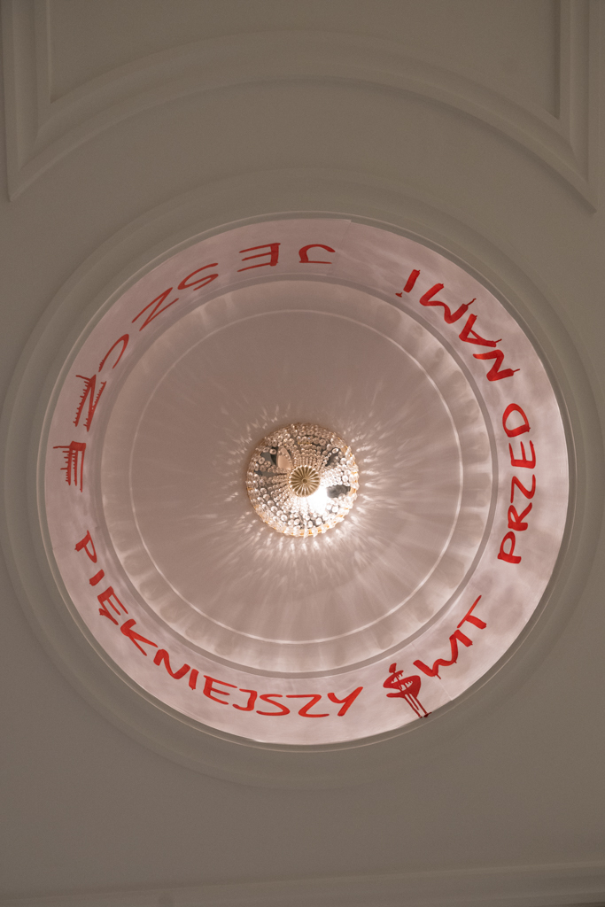 KRAJ(OBRAZ)WOJNY | wystawa Bartłomieja Kiełbowicza towarzysząca premierze TERMOPIL POLSKICH Tadeusza Micińskiego w reżyserii Jana Klaty. Fot. Marta Ankiersztejn