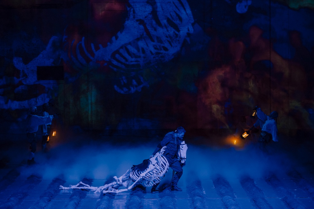 Scena zbiorowa, centralnie: Karol Pocheć (Książę Józef). Fot. Karolina Jóźwiak 