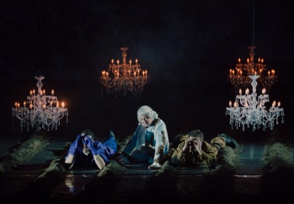 Robert Jarociński (Prymas), Jan Frycz (Król), Karol Pocheć (Książę Józef) w TERMOPILACH POLSKICH Tadeusza Micińskiego w reż. Jana Klaty. Fot. Karolina Jóźwiak