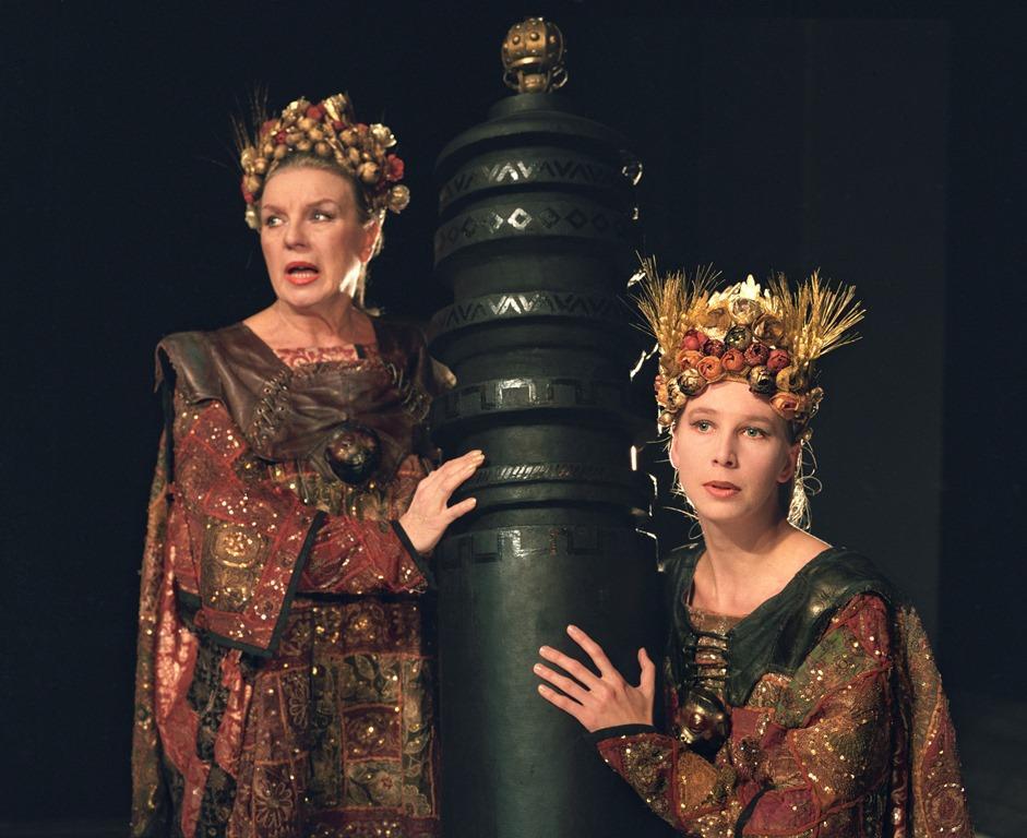 Eugenia Herman (Demeter), Magdalena Warzecha (Kora). Fot. Wojciech Plewiński Eugenia Herman (Demeter), Magdalena Warzecha (Kora). Fot. Wojciech Plewiński