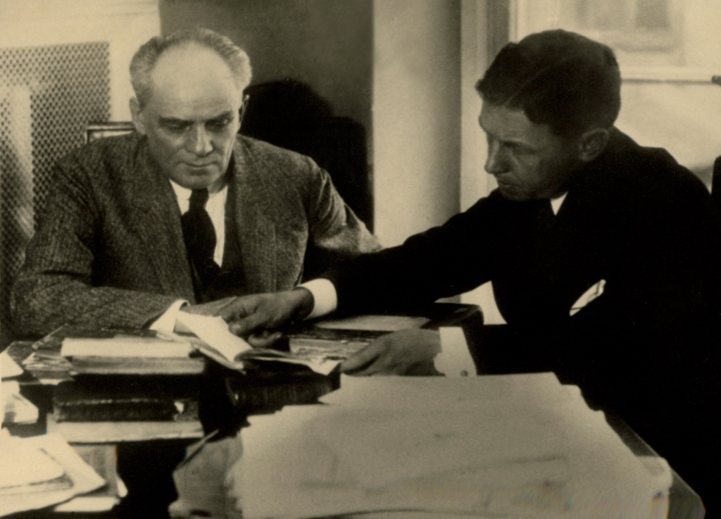 Stefan Żeromski i Juliusz Osterwa przy omawianiu tekstu sztuki „Uciekła mi przepióreczka”, 1924. Biblioteka Narodowa Stefan Żeromski i Juliusz Osterwa przy omawianiu tekstu sztuki „Uciekła mi przepióreczka”, 1924. Biblioteka Narodowa