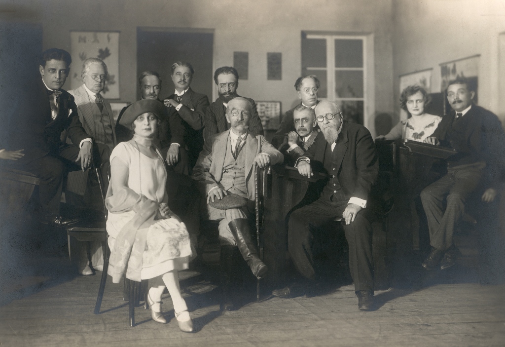 Zespół po prapremierze komedii „Uciekła mi przepióreczka” Stefana Żeromskiego w reżyserii Juliusza Osterwy, 1925. Muzeum Teatralne Zespół po prapremierze komedii „Uciekła mi przepióreczka” Stefana Żeromskiego w reżyserii Juliusza Osterwy, 1925. Muzeum Teatralne