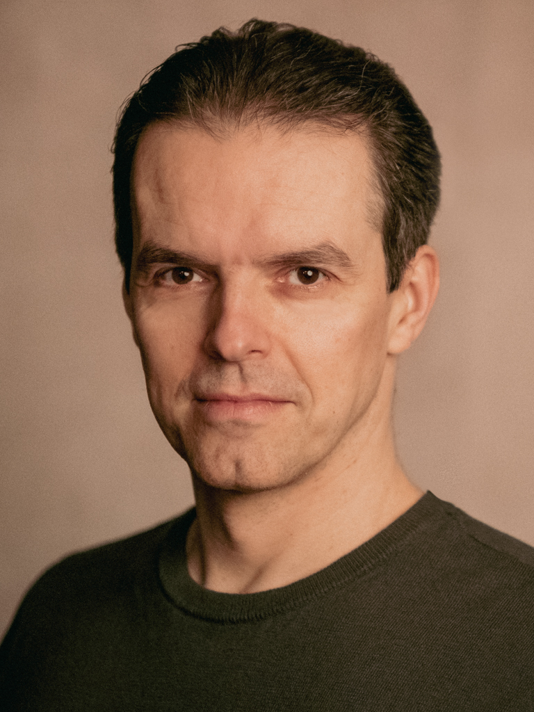 Robert Jarociński, aktor Teatru Narodowego. Fot. Marta Ankiersztejn