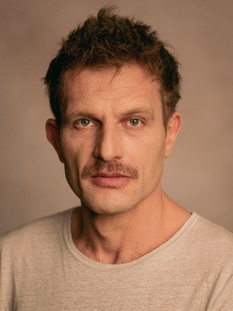 Karol Pocheć, aktor Teatru Narodowego. Fot. Marta Ankiersztejn