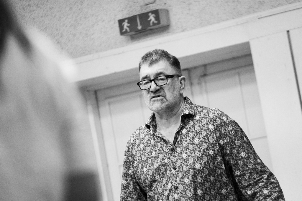 Próby INNYCH ROZKOSZY Jerzego Pilcha: Jacek Głomb – reżyser. Fot. Marta Ankiersztejn