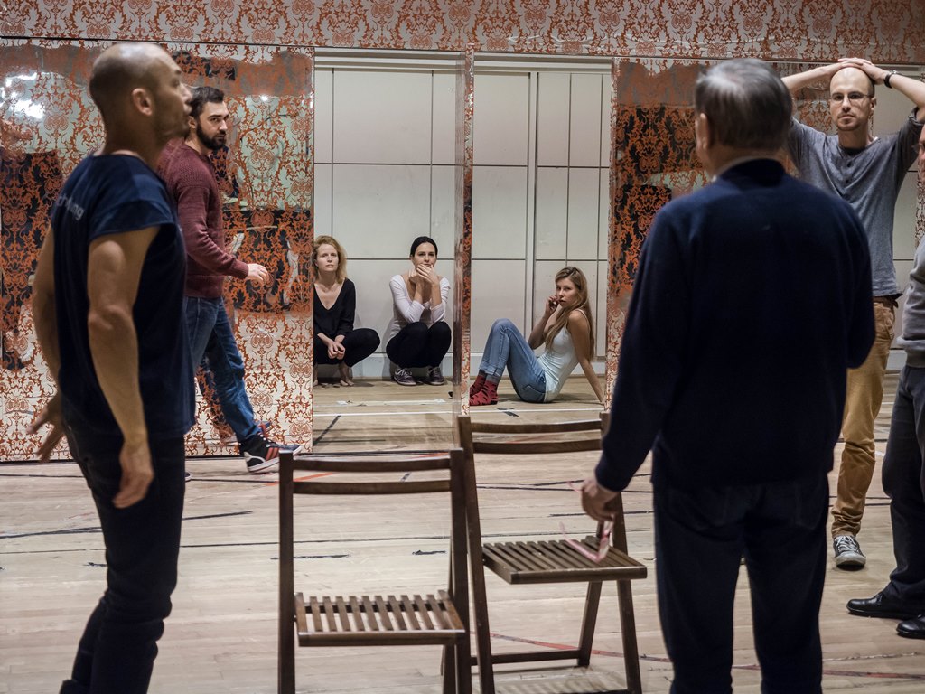 podczas próby KORDIANA: Tomasz Wygoda (choreografia), Marcin Przybylski, Dominika Kluźniak (Wioletta), Joanna Gryga (Wioletta), Milena Suszyńska (Wioletta), Jan Englert (reżyser), Paweł Paprocki. Fot. Tomasz Urbanek / East News podczas próby KORDIANA: Tomasz Wygoda (choreografia), Marcin Przybylski, Dominika Kluźniak (Wioletta), Joanna Gryga (Wioletta), Milena Suszyńska (Wioletta), Jan Englert (reżyser), Paweł Paprocki. Fot. Tomasz Urbanek / East News