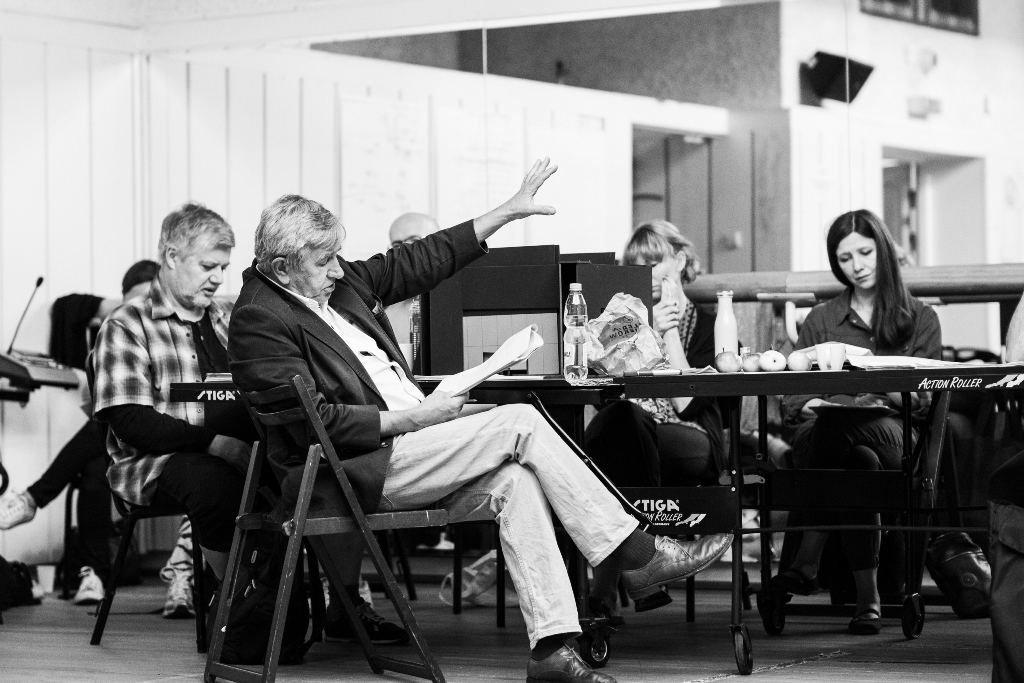 Próby KSIĄG JAKUBOWYCH: Mirosław Konarowski, Jerzy Radziwiłowicz, Anna Lobedan, Anna Grycewicz. Fot. Marta Ankiersztejn Próby KSIĄG JAKUBOWYCH: Mirosław Konarowski, Jerzy Radziwiłowicz, Anna Lobedan, Anna Grycewicz. Fot. Marta Ankiersztejn