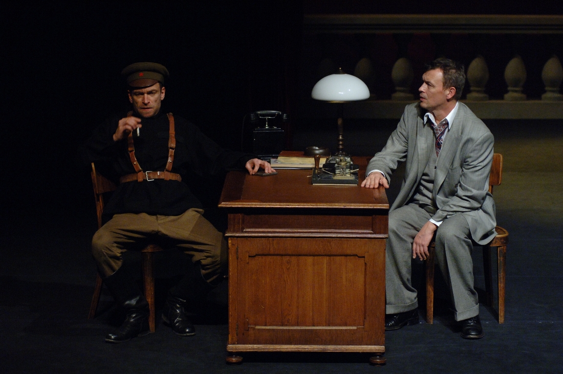 Mariusz Bonaszewski (Rudolf Wolf), Jan Frycz (Iwan Zachedrynski). Fot. Stefan Okołowicz Mariusz Bonaszewski (Rudolf Wolf), Jan Frycz (Iwan Zachedrynski). Fot. Stefan Okołowicz