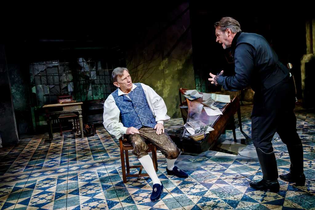 Jan Englert (Baron Münchhausen), Ireneusz Czop (Henryk Kramer). Fot. Krzysztof Bieliński Jan Englert (Baron Münchhausen), Ireneusz Czop (Henryk Kramer). Fot. Krzysztof Bieliński