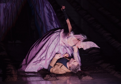 Karol Pocheć (Książę Józef), Danuta Stenka (Katarzyna) w TERMOPILACH POLSKICH Tadeusza Micińskiego w reż. Jana Klaty. Fot. Karolina Jóźwiak